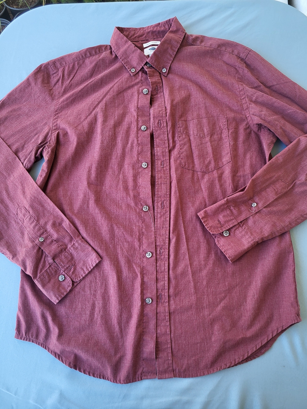 Old Navy Men's Button-Down Shirt in Wine Red